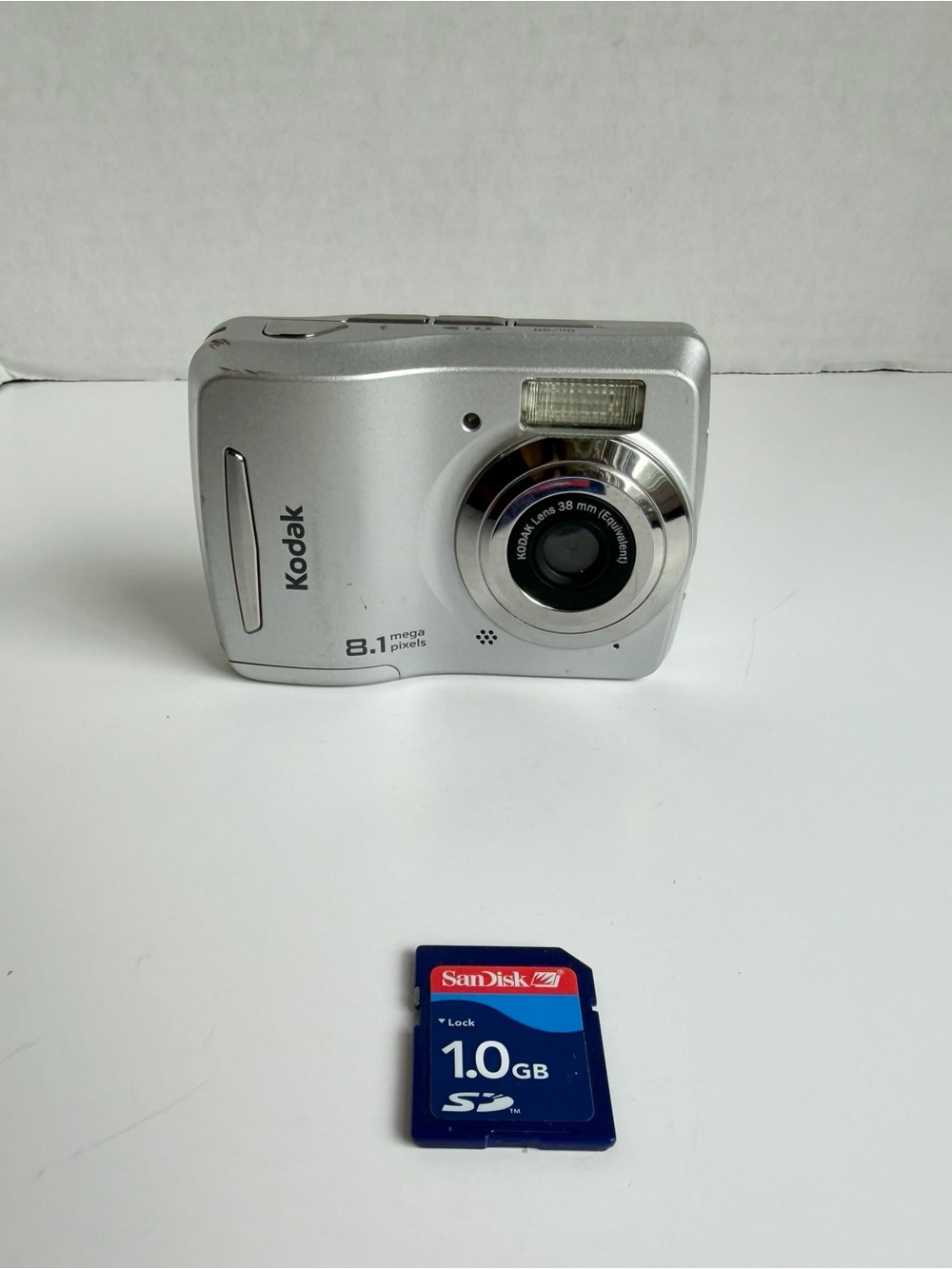 Kodak EasyShare C122 8.1 MP Digital Camera Silver w/ 1G Mem Card Tested & Works